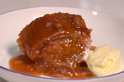 Sticky toffee apple pudding (slow cooker)