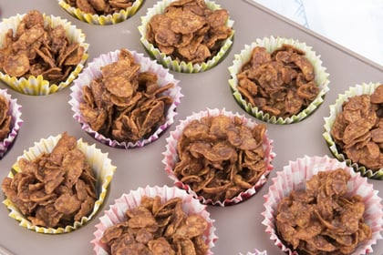 Chocolate cornflake cakes for cooking with kids